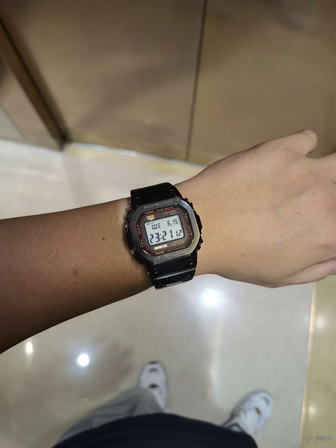2358428255.jpg