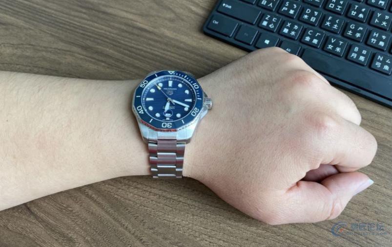 生日收到的礼物是媳妇送我的泰格豪雅竟潜300