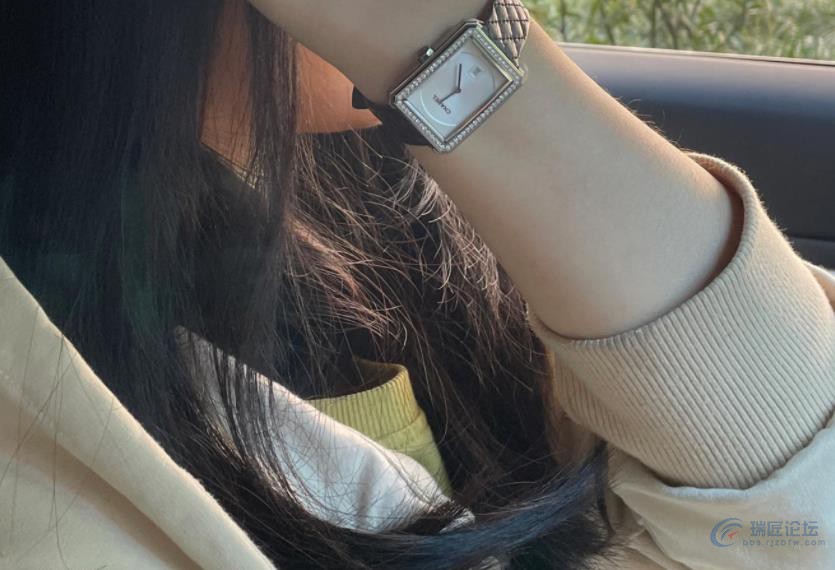 送给我媳妇的最好生日礼物，香奈儿小黑糖腕表