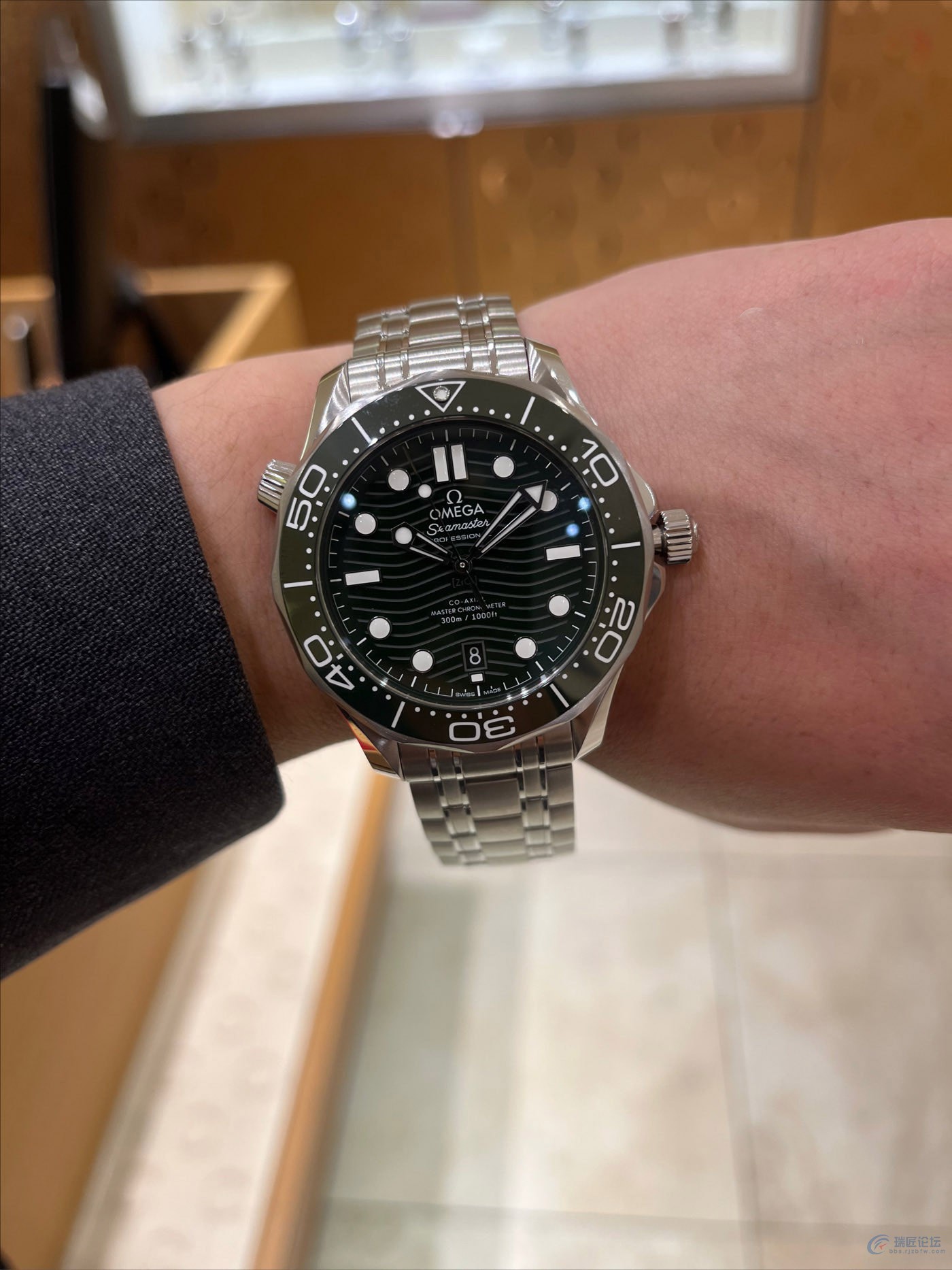 入手欧米茄海马300绿盘