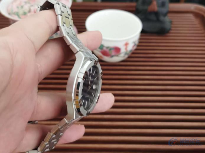今天来聊一聊我入手一年的艾美AIKON腕表