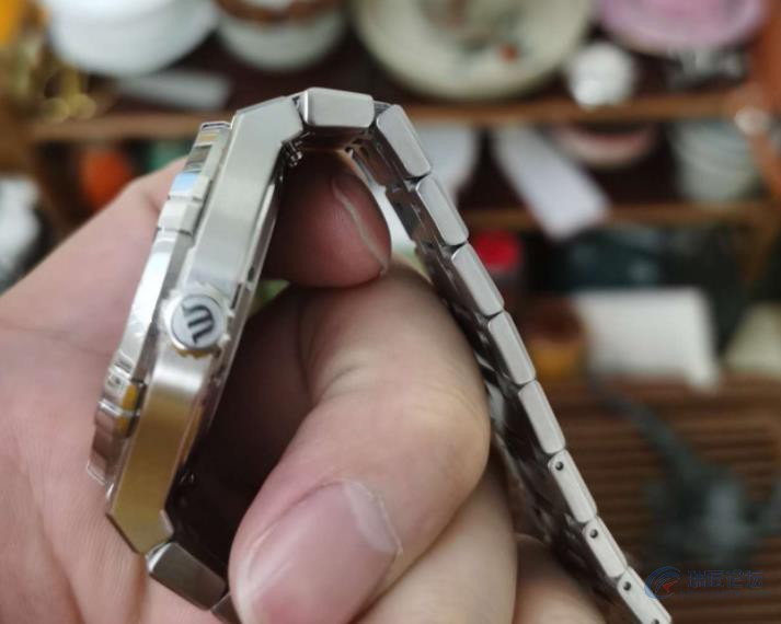 今天来聊一聊我入手一年的艾美AIKON腕表