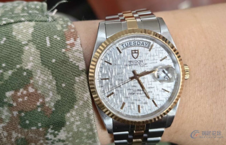 帝舵王子间金白布银盘