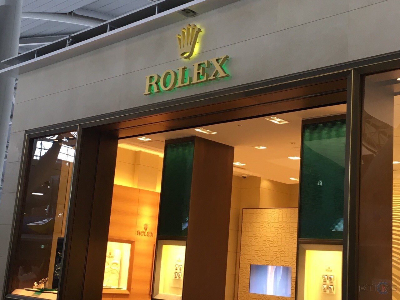 劳力士维修服务中心在哪？(如何清洁保养劳力士手表表蒙？)