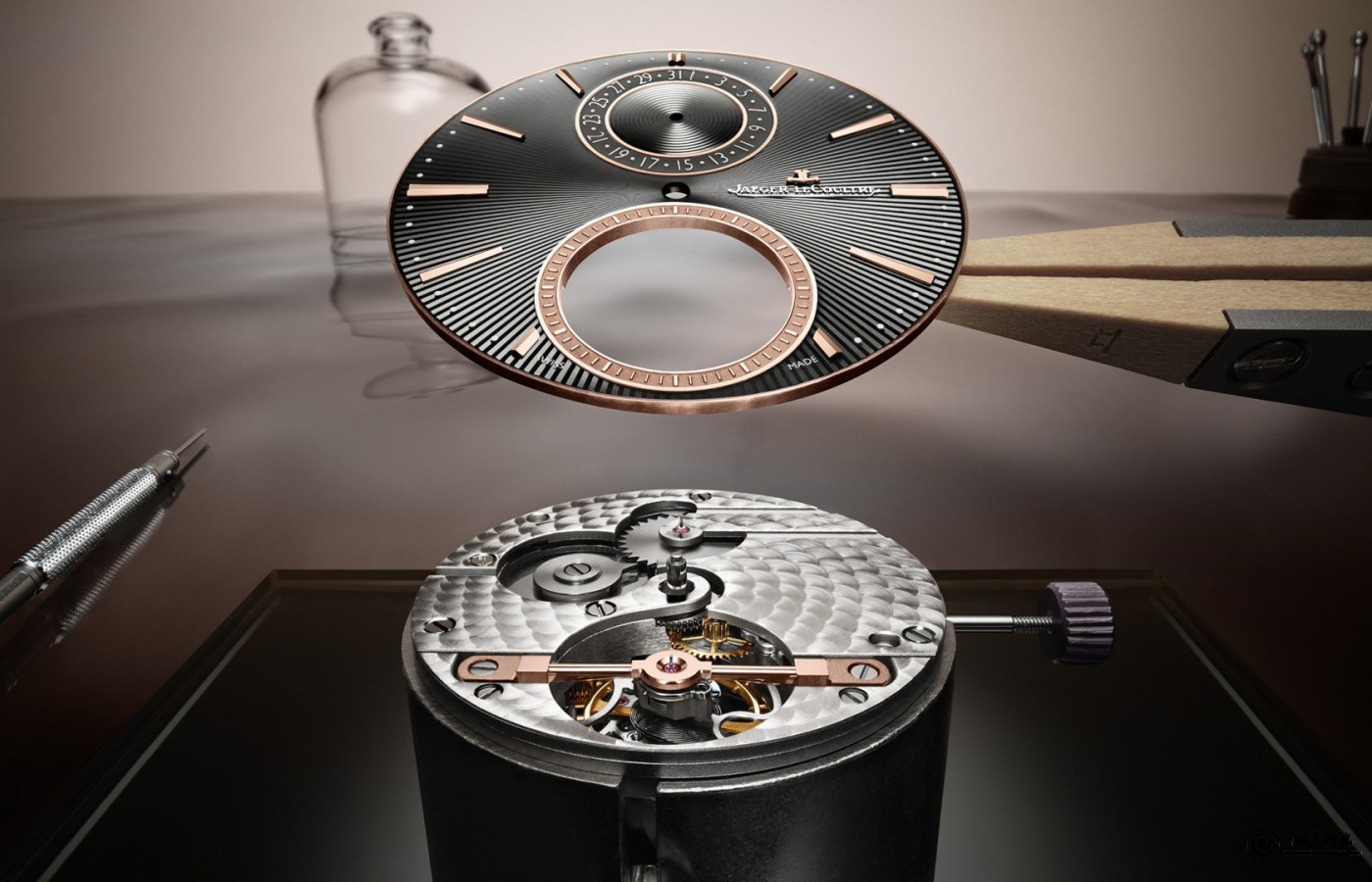 积家呈献MASTER ULTRA THIN TOURBILLON ENAMEL 超薄大师系列陀飞轮珐琅腕表