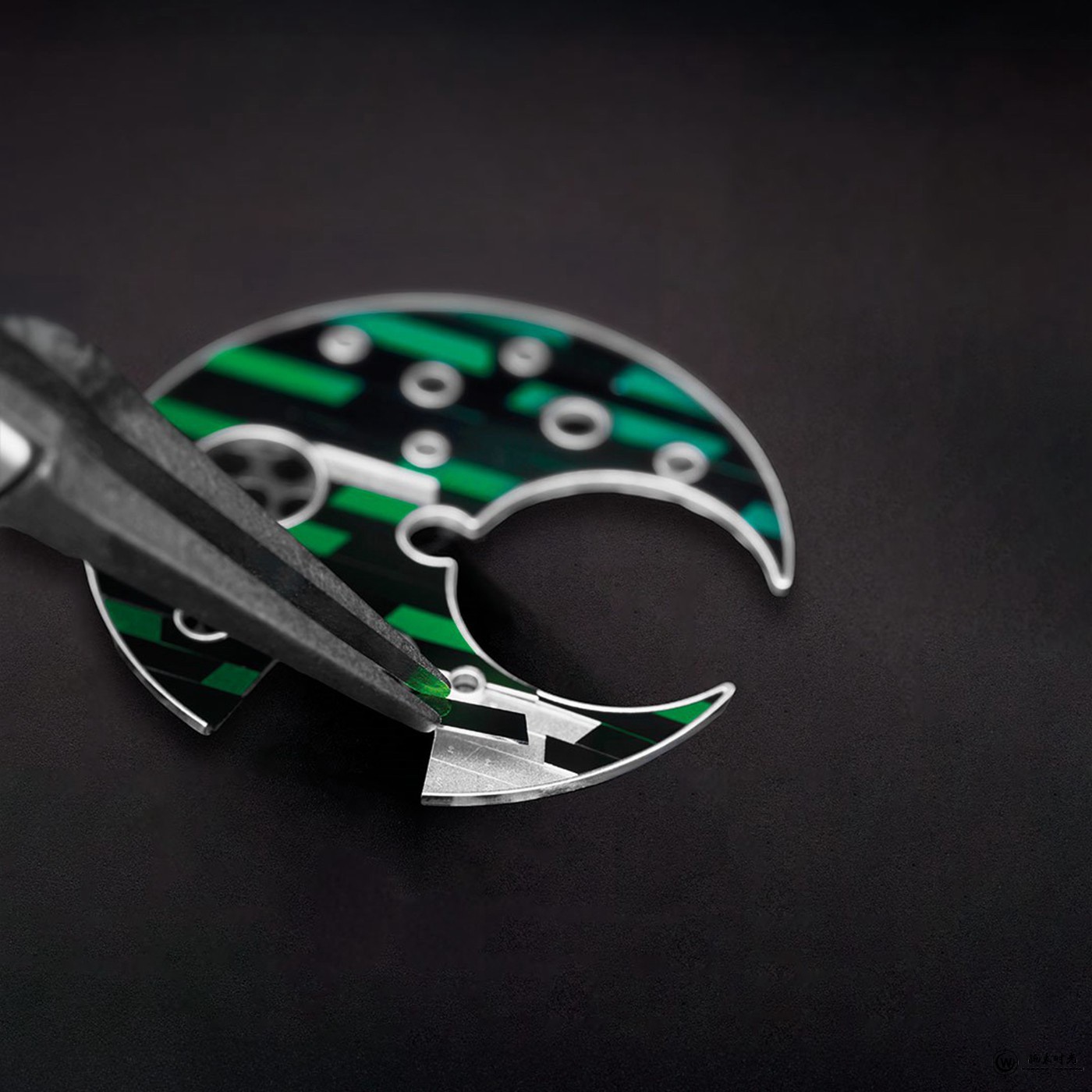 雅典表推出全新Blast Free Wheel Marquetry Silicon Green限量版腕表