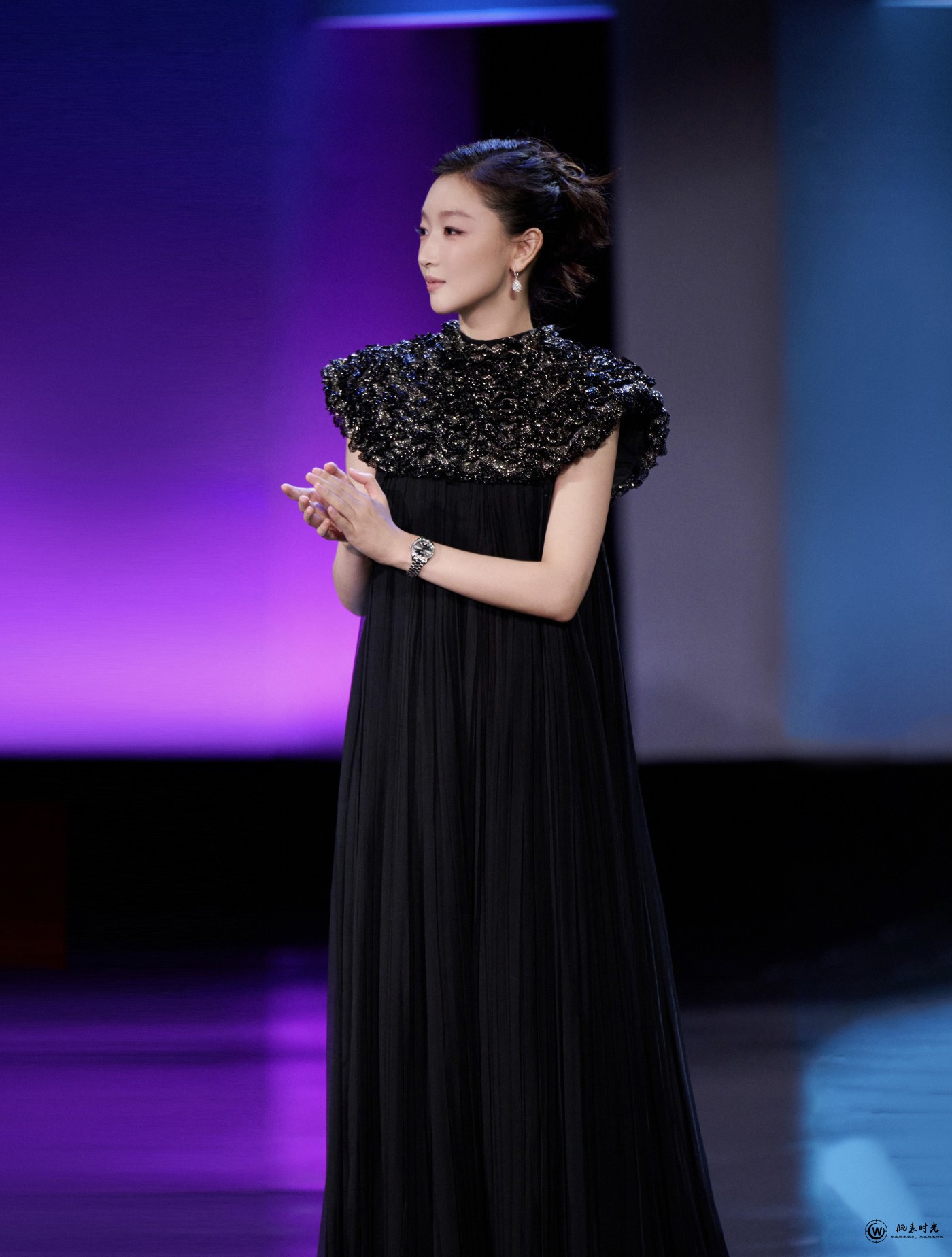 欧米茄全球名人大使周冬雨 亮相圣塞巴斯蒂安国际电影节！