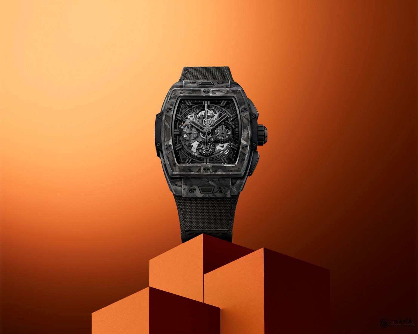 HUBLOT宇舶表推出首次在BIG BANG灵魂腕表中运用 橙色陶瓷和雾面碳纤维材质的新作 ...