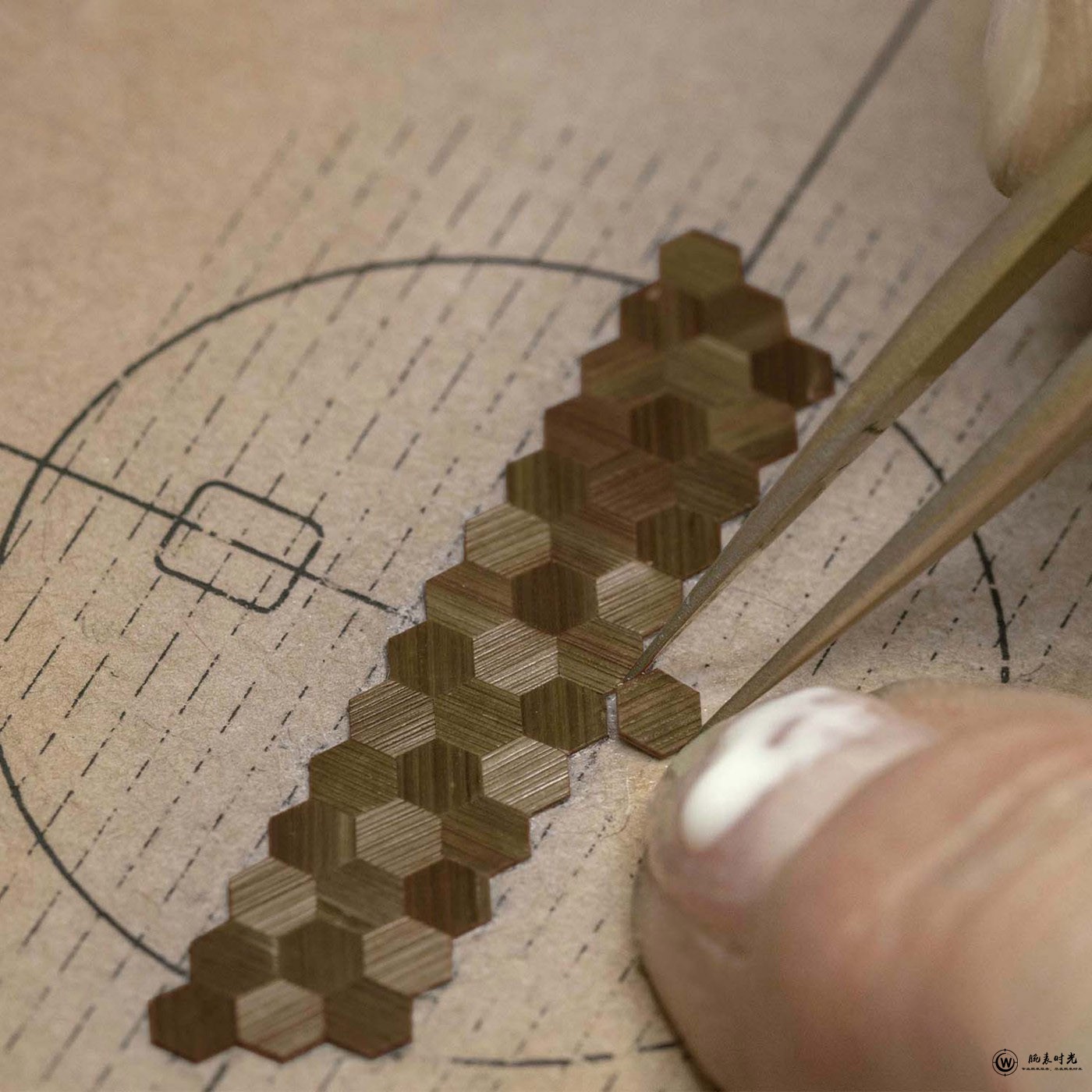 Chopard萧邦推出两款全新L.U.C Quattro Spirit 25麦秆细工镶嵌腕表