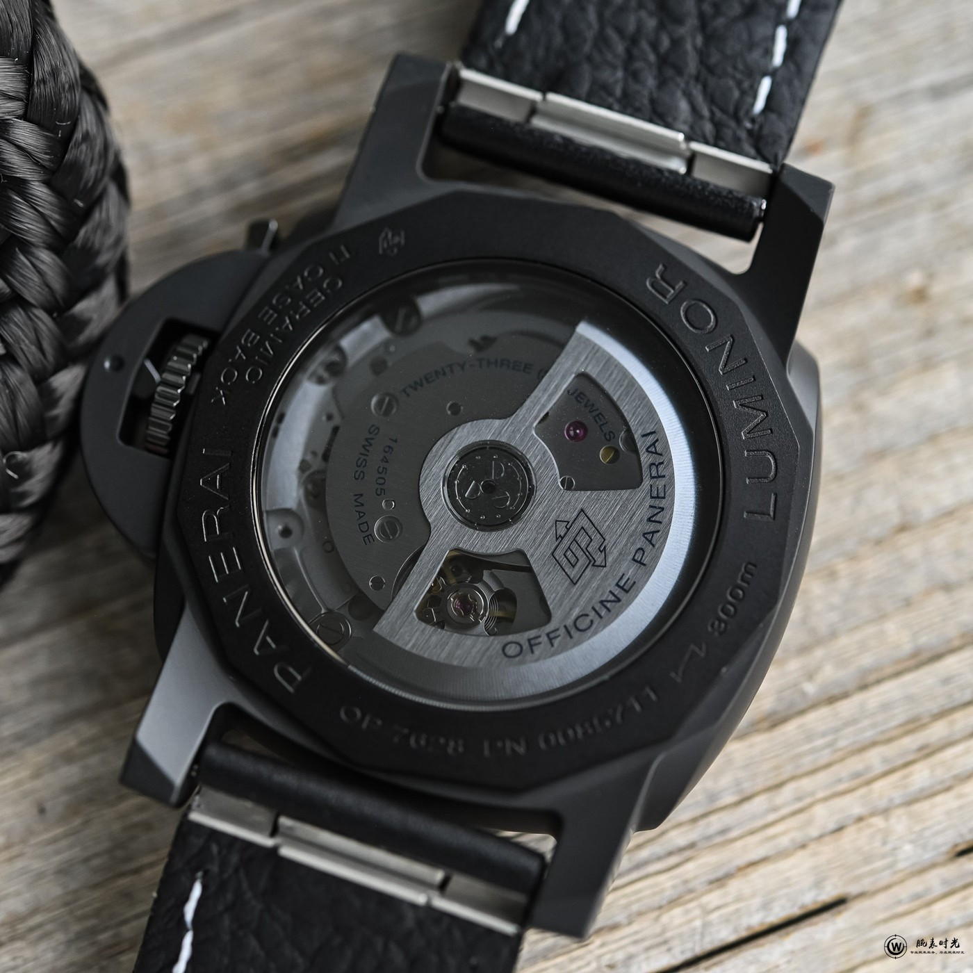 沛纳海推出Luminor GMT Ceramica 40毫米PAM01460黑色陶瓷腕表