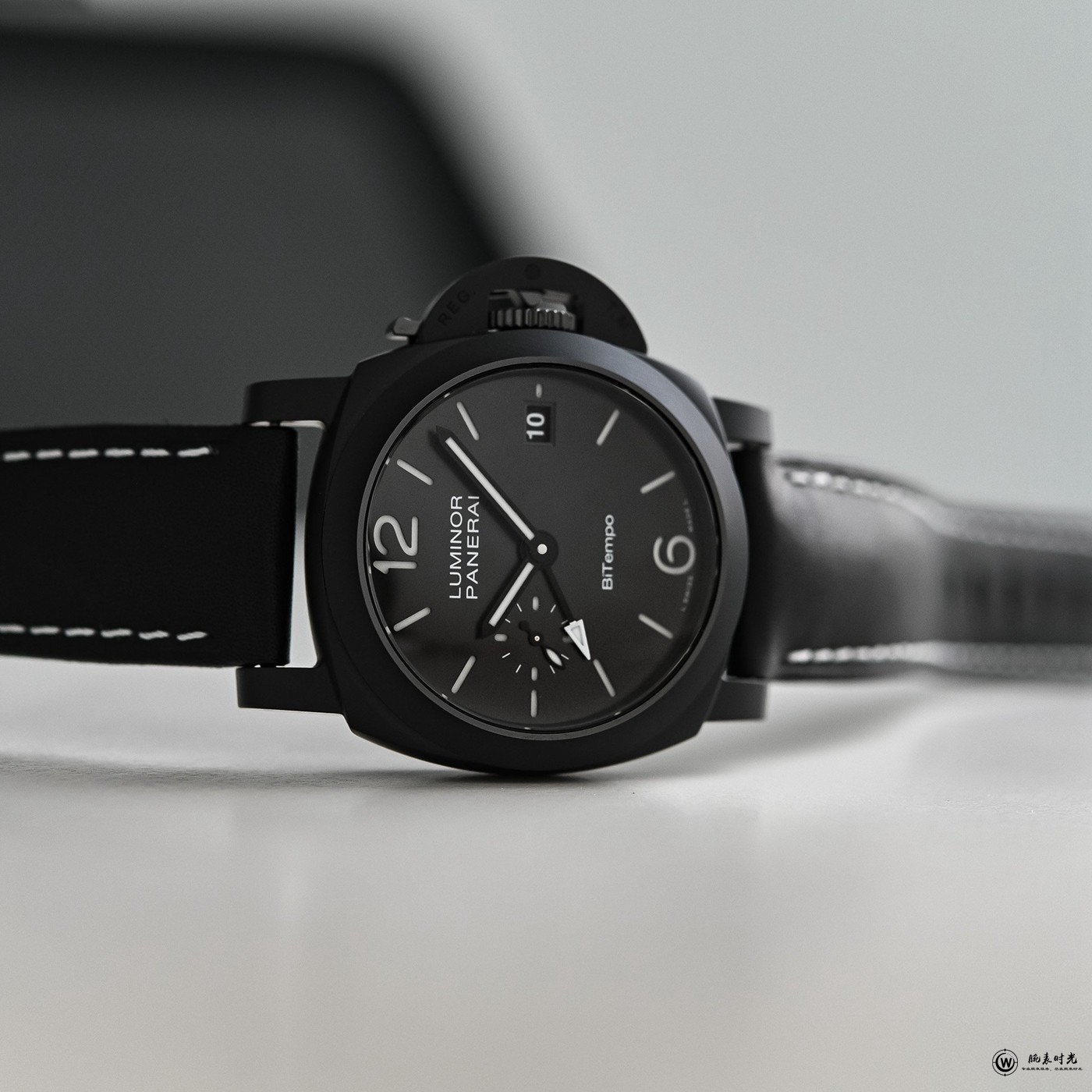 沛纳海推出Luminor GMT Ceramica 40毫米PAM01460黑色陶瓷腕表