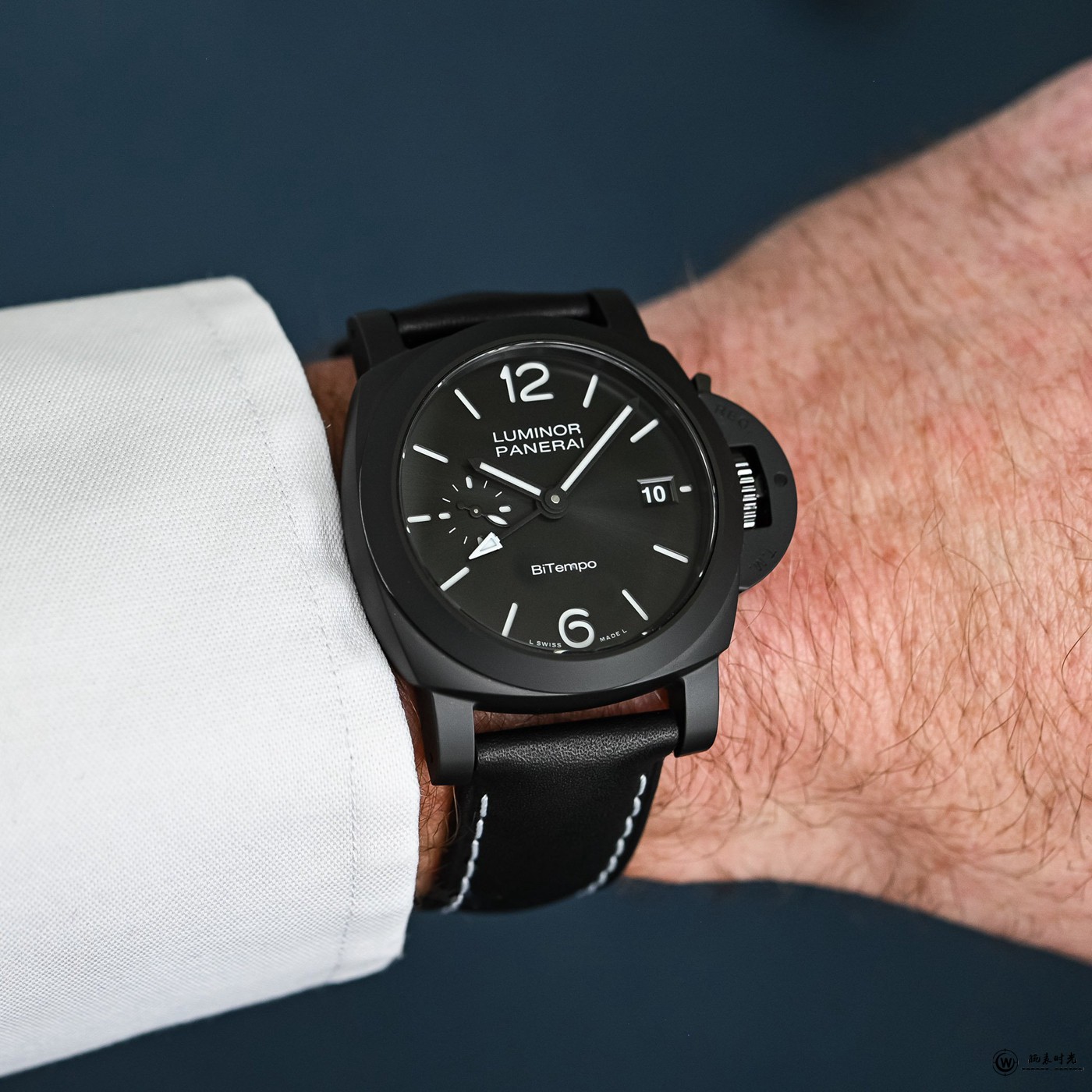 沛纳海推出Luminor GMT Ceramica 40毫米PAM01460黑色陶瓷腕表