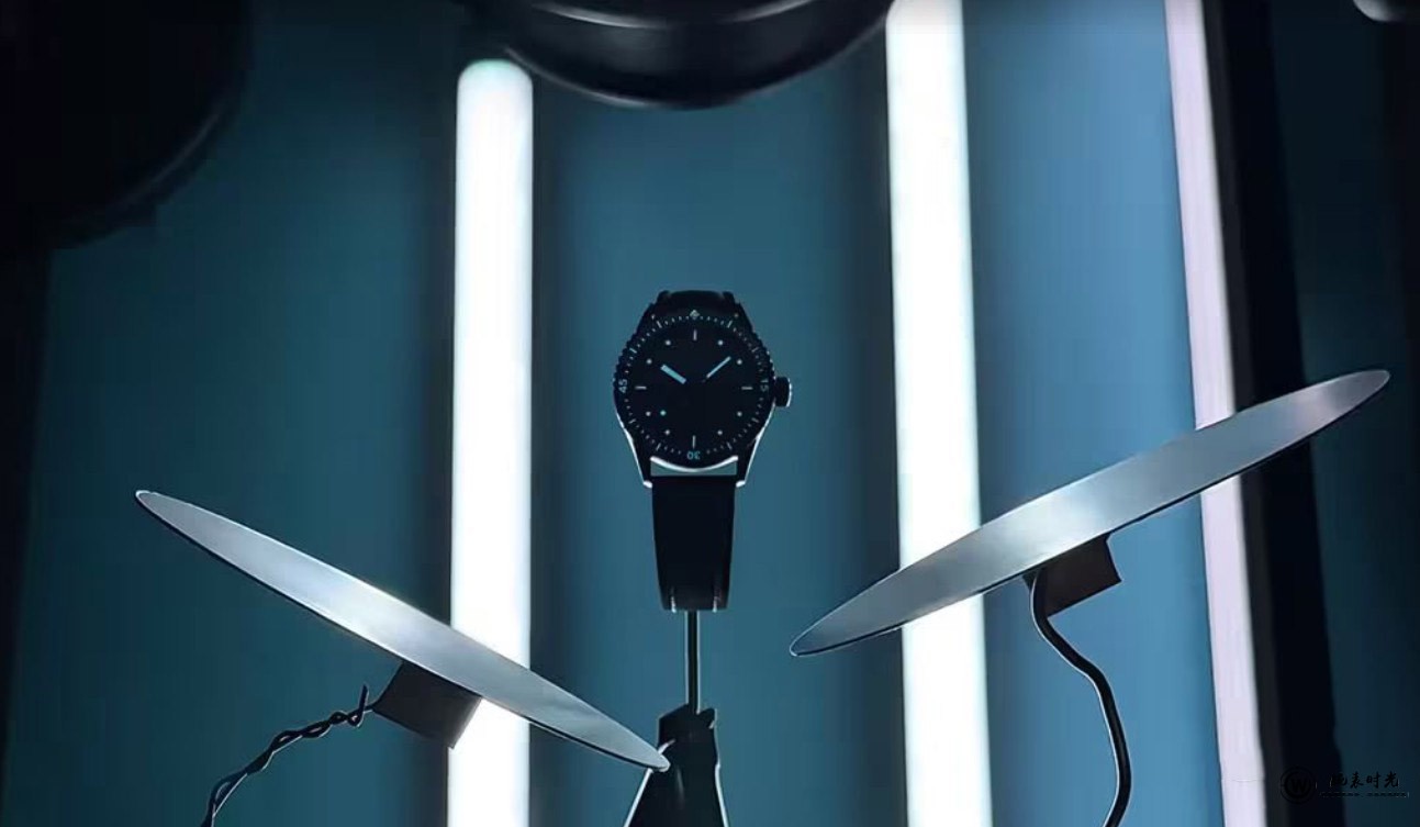 宝珀的光影艺术：全新五十噚深潜器系列蓝色陶瓷腕表闪耀问世