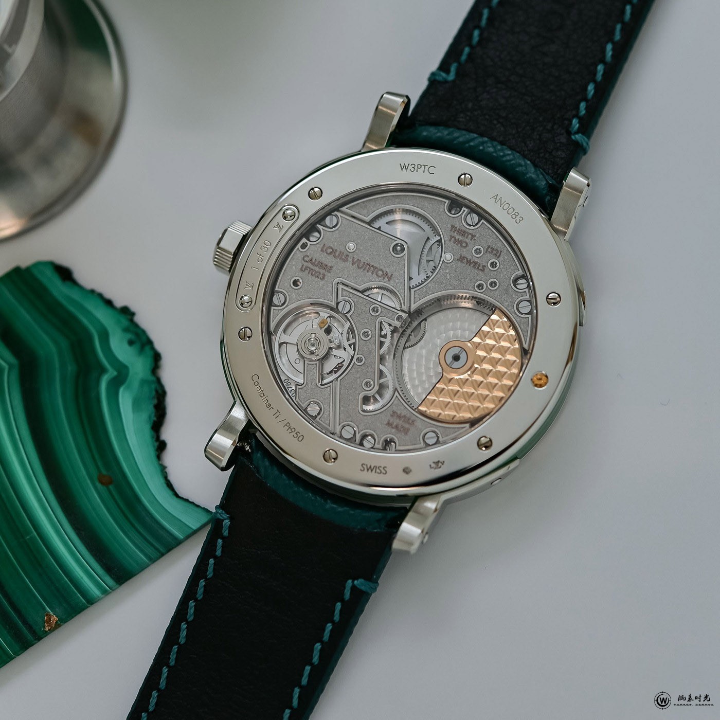 路易威登推出Escale系列孔雀石腕表和绿松石腕表