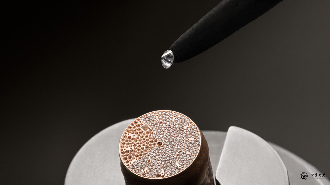 江诗丹顿推出OVERSEAS纵横四海系列自动上链高级珠宝腕表