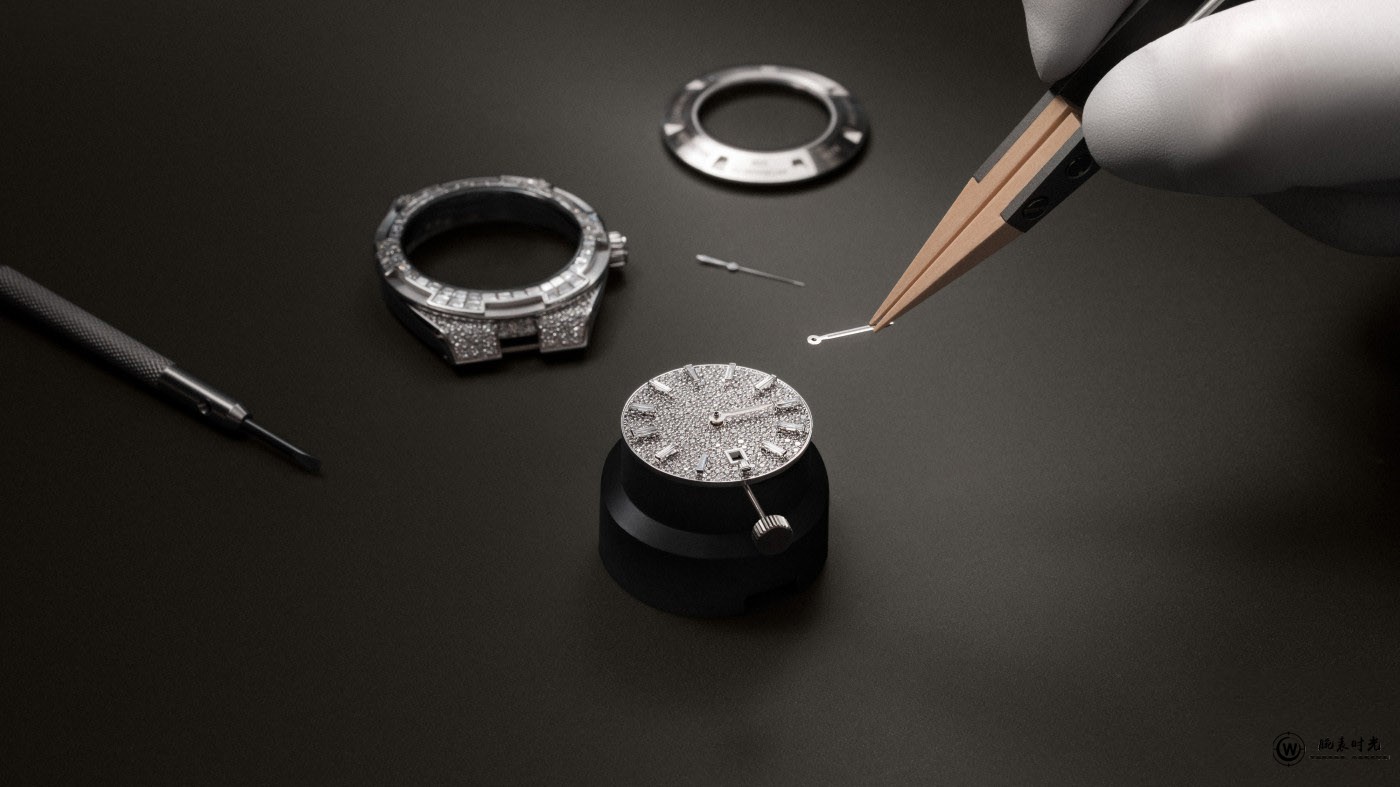 江诗丹顿推出OVERSEAS纵横四海系列自动上链高级珠宝腕表