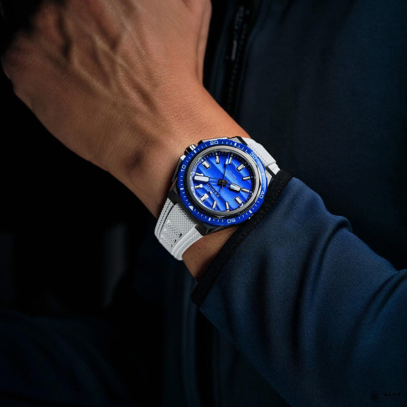 Zenith真力时推出巅峰系列Extreme Diver生物发光潜水腕表Topper限量版