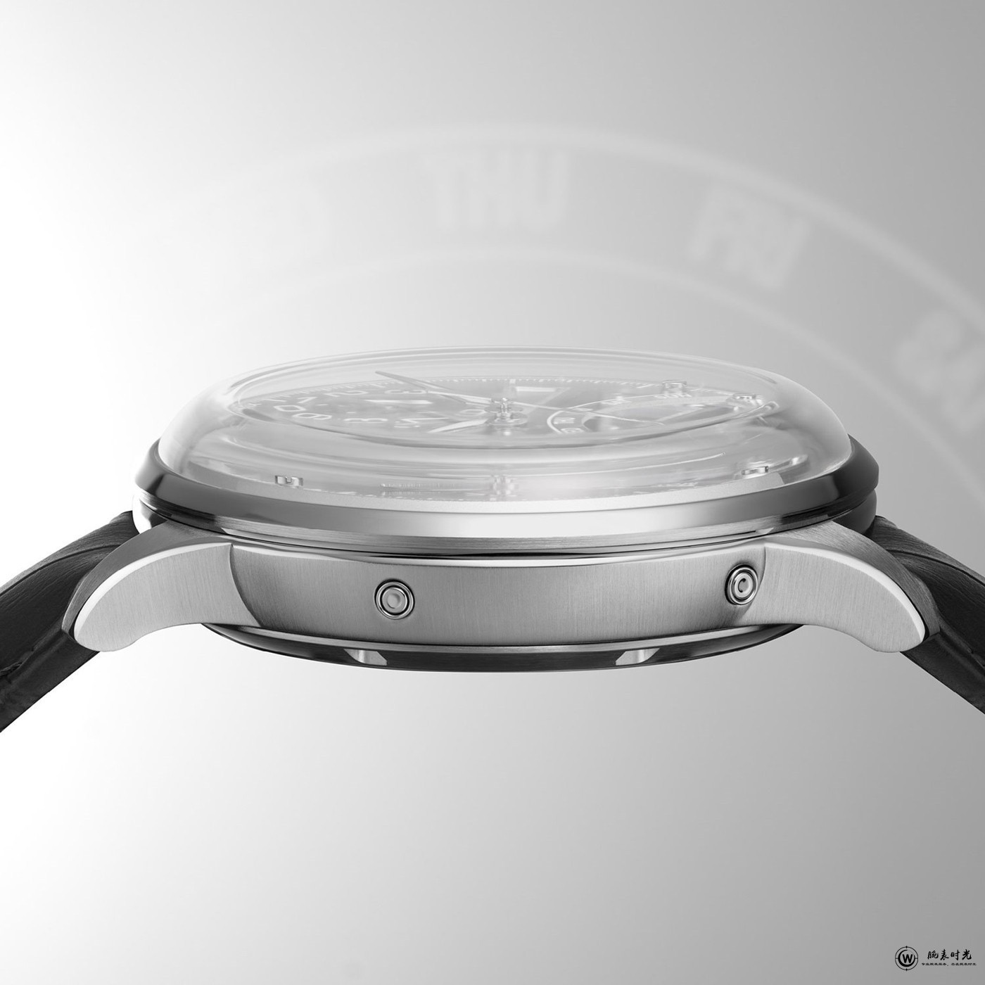 艾美表推出1975 Master Grand Date Retrograde大日历逆跳腕表