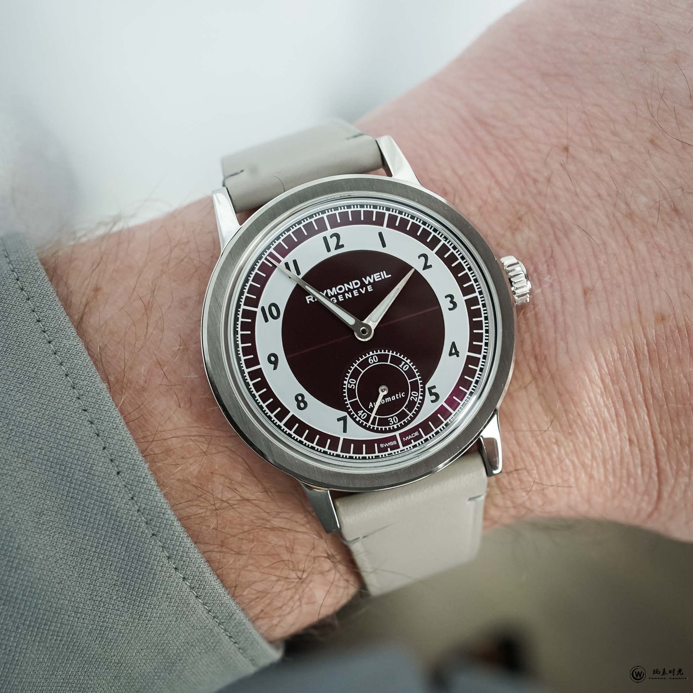 雷蒙威推出三款复古系列小秒针“Tuxedo”表盘39毫米腕表