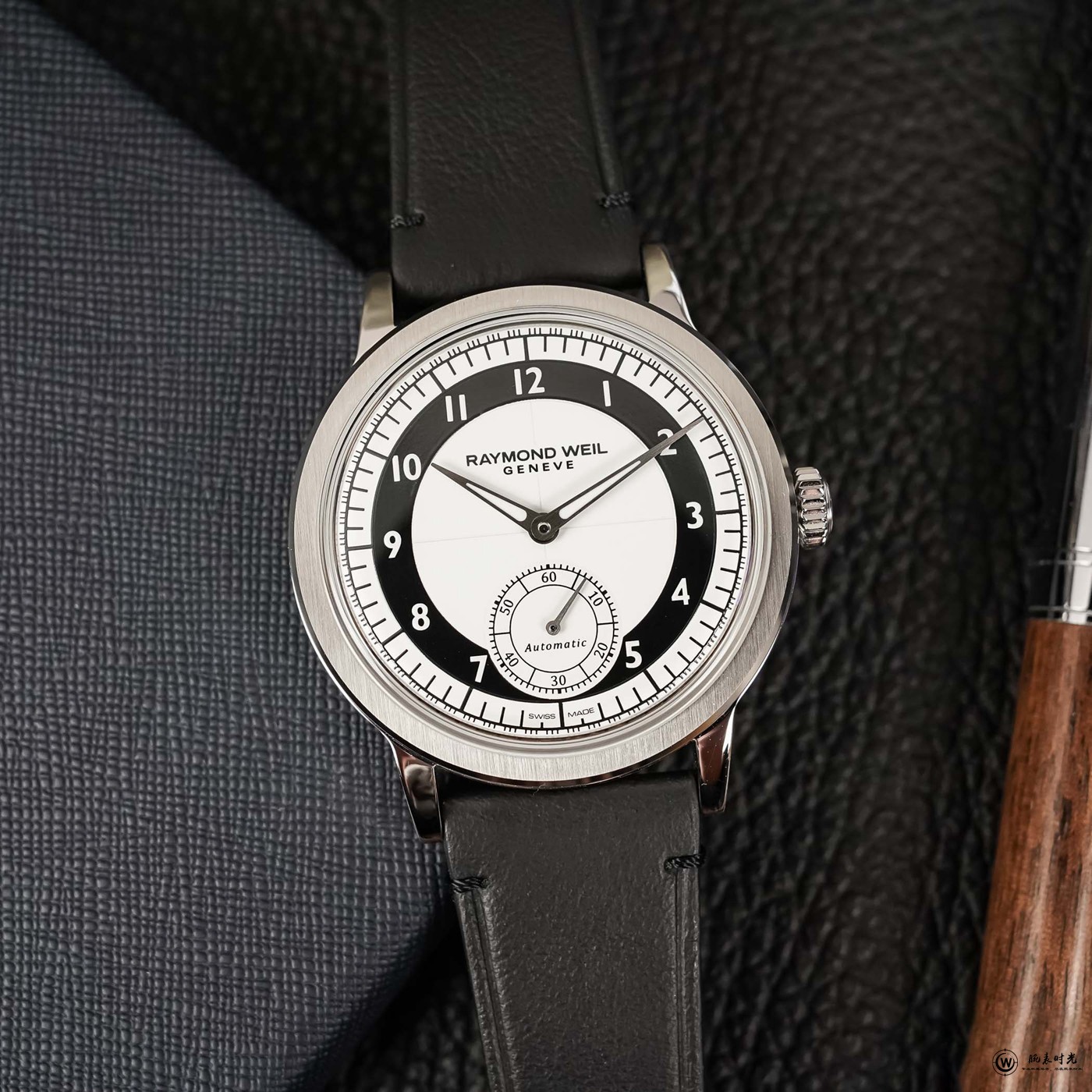 雷蒙威推出三款复古系列小秒针“Tuxedo”表盘39毫米腕表