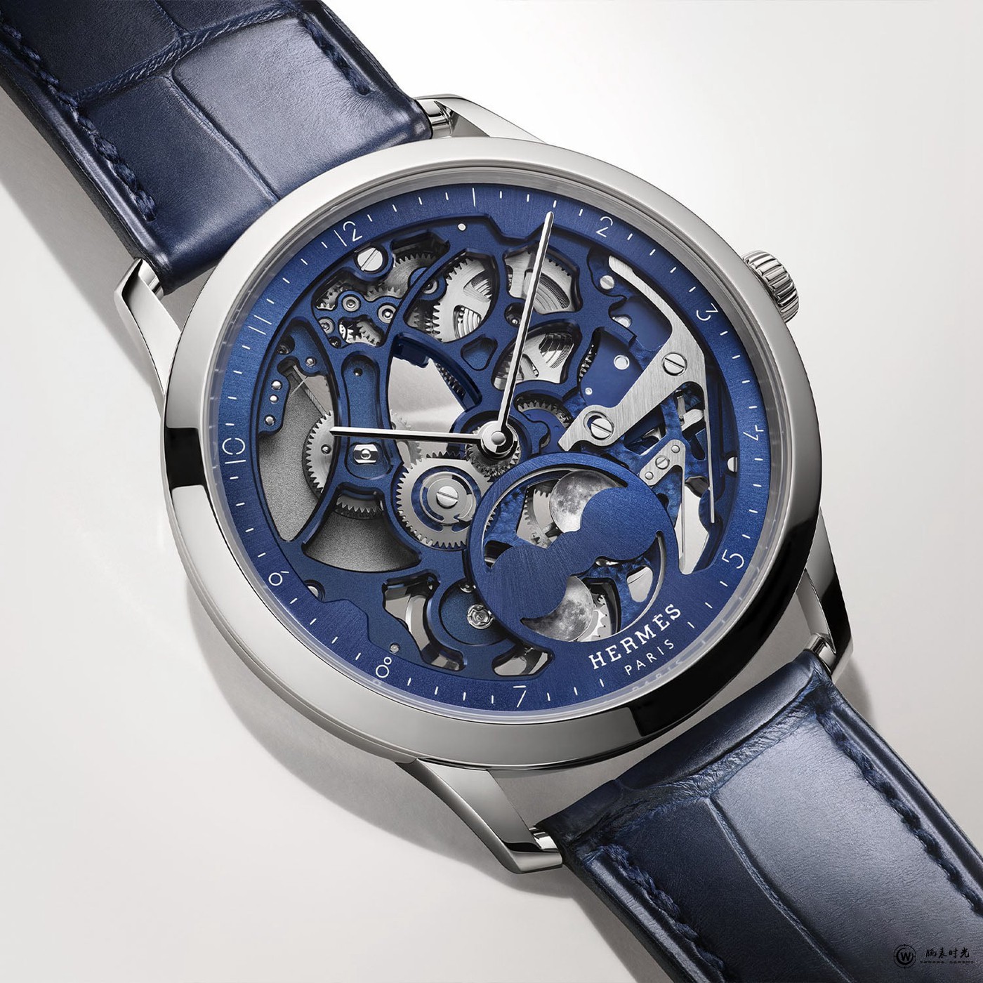 爱马仕推出两款Slim d'Hermes Squelette Lune腕表